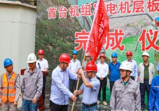 蘇洼龍水電站首臺發(fā)電機組發(fā)電機層正式交面