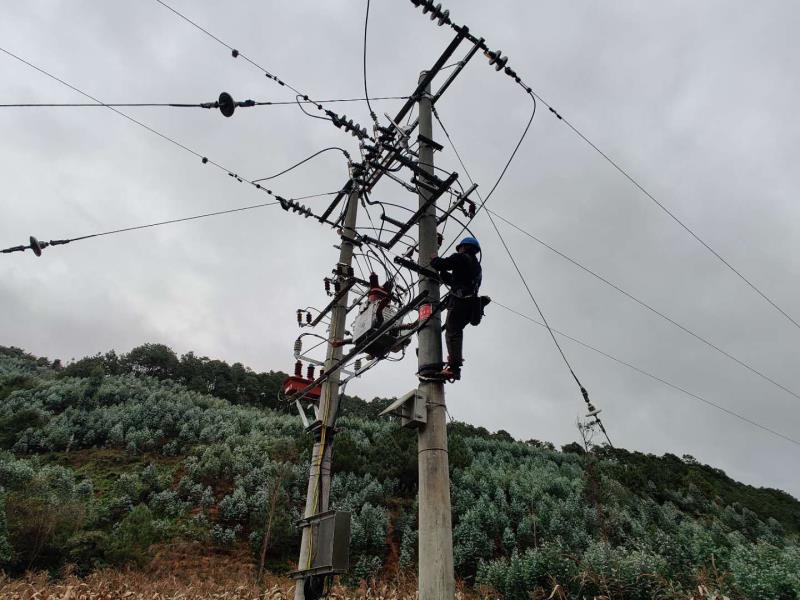 臨滄云縣供電局開(kāi)展線路維護(hù)消缺，大幅提升供電可靠性