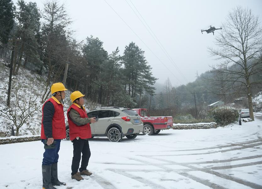 國網余姚市供電公司四明山區(qū)雪天無人機特巡