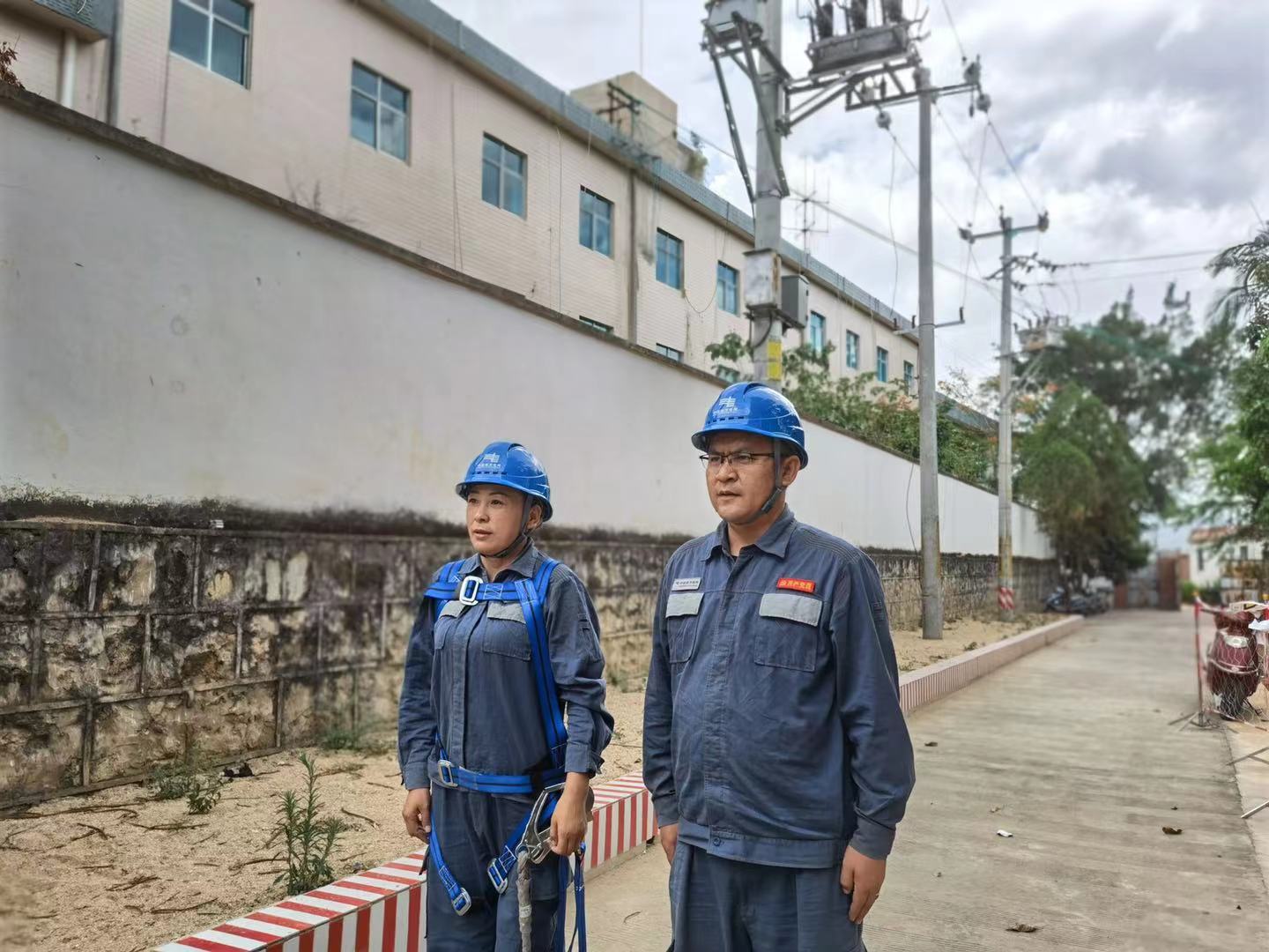 臨滄云縣供電局黨員帶頭開展崗評，促員工技能快速提升