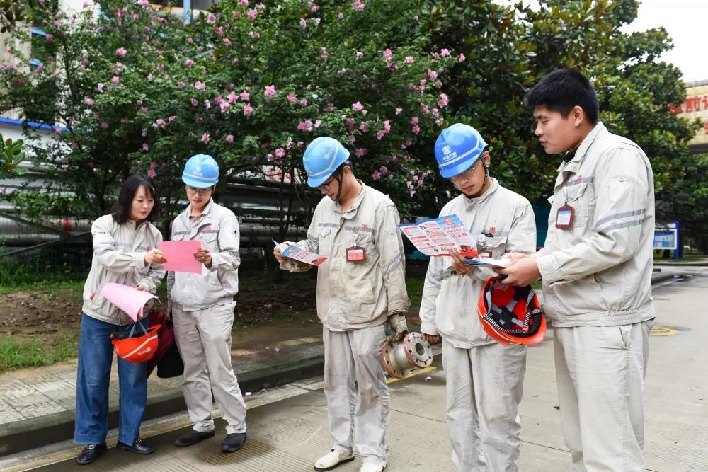 江蘇徐塘發(fā)電有限責(zé)任公司組織開展法律服務(wù)進(jìn)一線活動