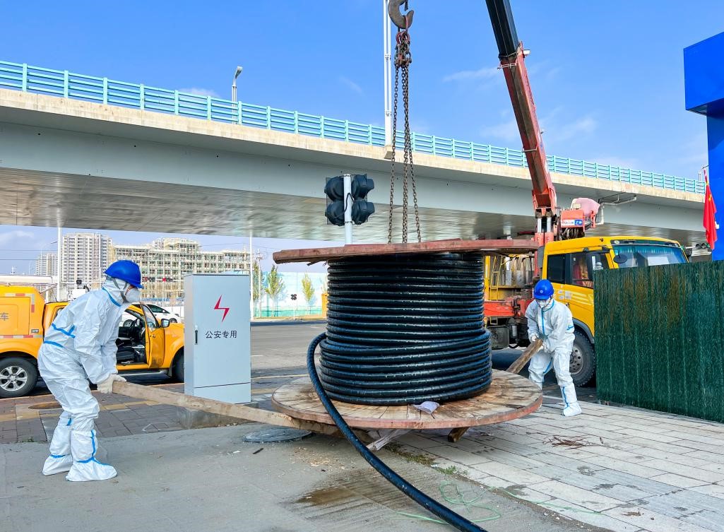 呼和浩特供電公司為首府戰(zhàn)疫 提供電力速度 建設(shè)信達(dá)國貿(mào)方艙醫(yī)院