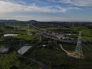 這項工程投產(chǎn)送電，將提高湖北省西電東送通道送電能力