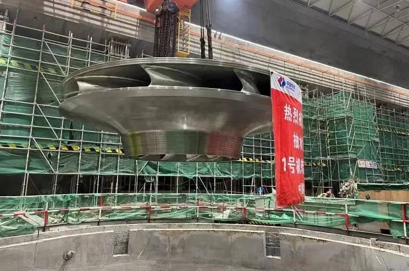 福建廈門抽水蓄能電站完成首臺(tái)機(jī)組轉(zhuǎn)輪吊裝