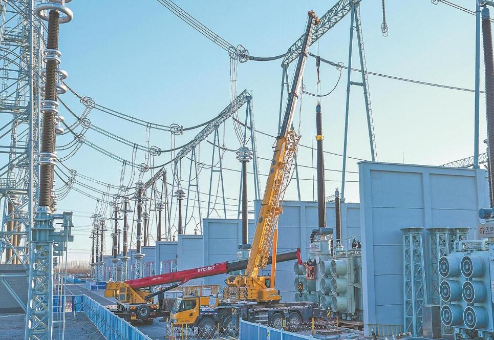 1000千伏北京東變電站擴(kuò)建工程4號(hào)主變壓器安裝