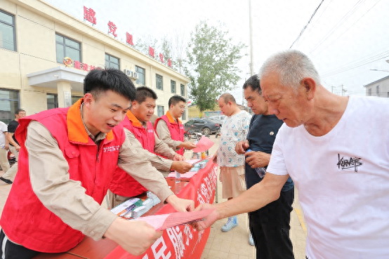 電力“紅馬甲”鋪就回遷返鄉(xiāng)“暖心路”