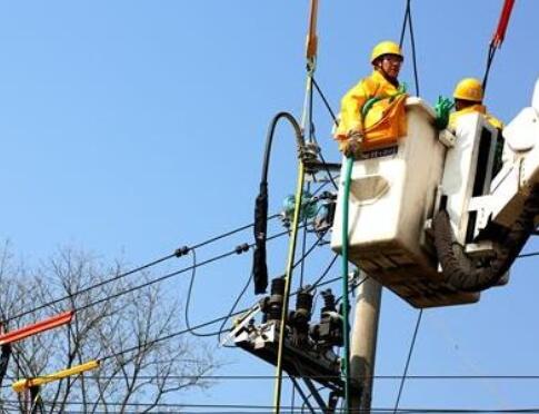 國網玉山縣供電公司利用旁路開關開展帶負荷不停電作業(yè)