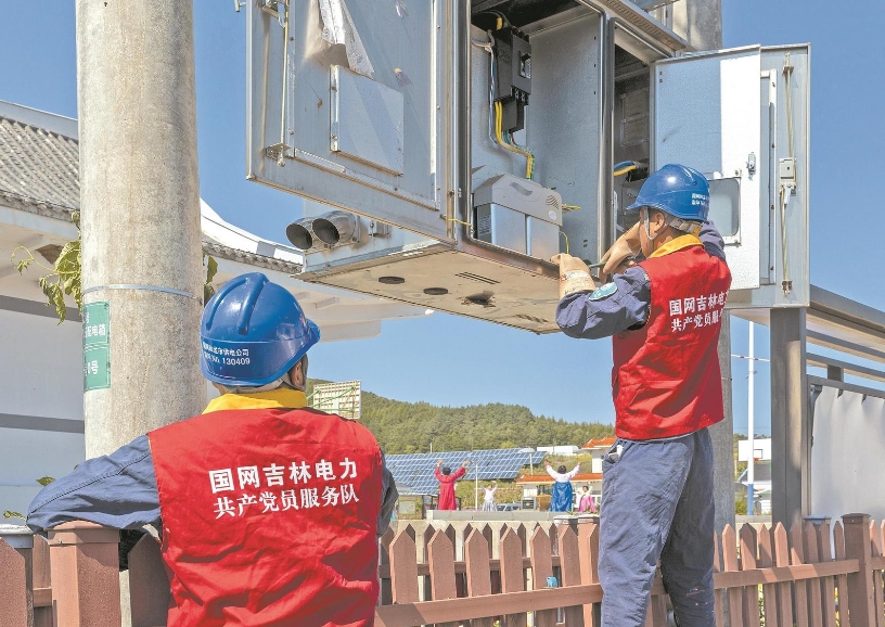 國網(wǎng)和龍市供電公司幫助旅游景區(qū)修復受損電纜