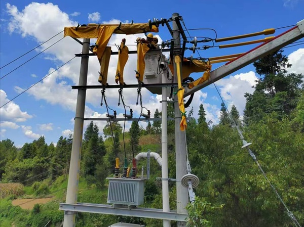 貴州石阡供電局大力推進(jìn)低電壓、重過載專項治理，提升電力供應(yīng)穩(wěn)定性