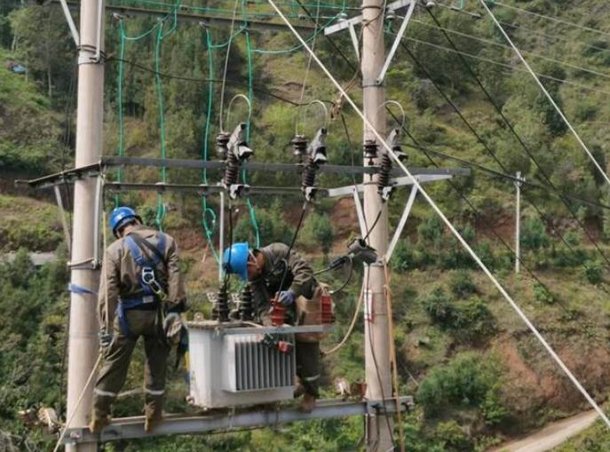 云南會(huì)澤供電局低電壓治理保高寒山區(qū)村民度冬用電