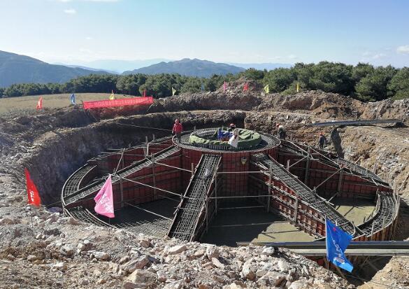 水電七局涼山州會東雪山風電場首臺風機基礎(chǔ)澆筑完成