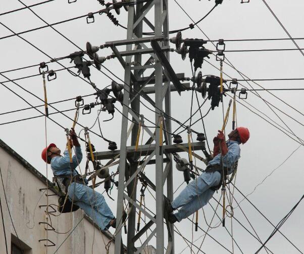 臨滄雙江供電局凌晨搶修顯擔當